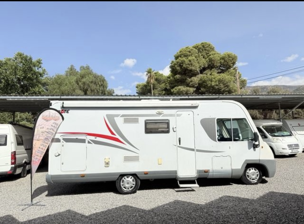 Autocaravana integral garaje XXL doble cama aire - Imagen 8