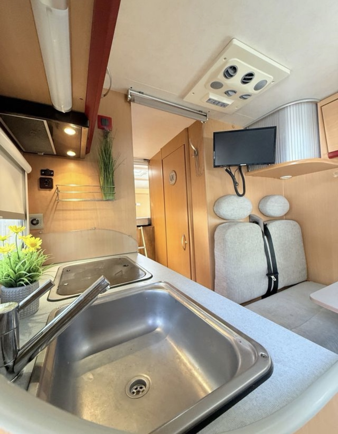 Autocaravana integral garaje XXL doble cama aire - Imagen 4