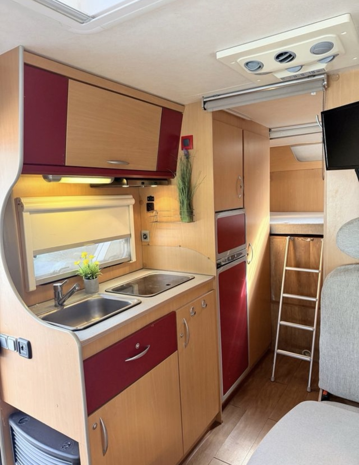 Autocaravana integral garaje XXL doble cama aire - Imagen 7