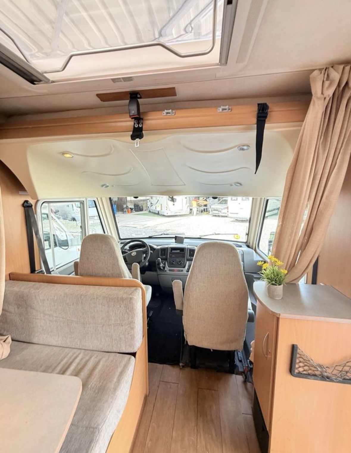 Autocaravana integral garaje XXL doble cama aire - Imagen 3