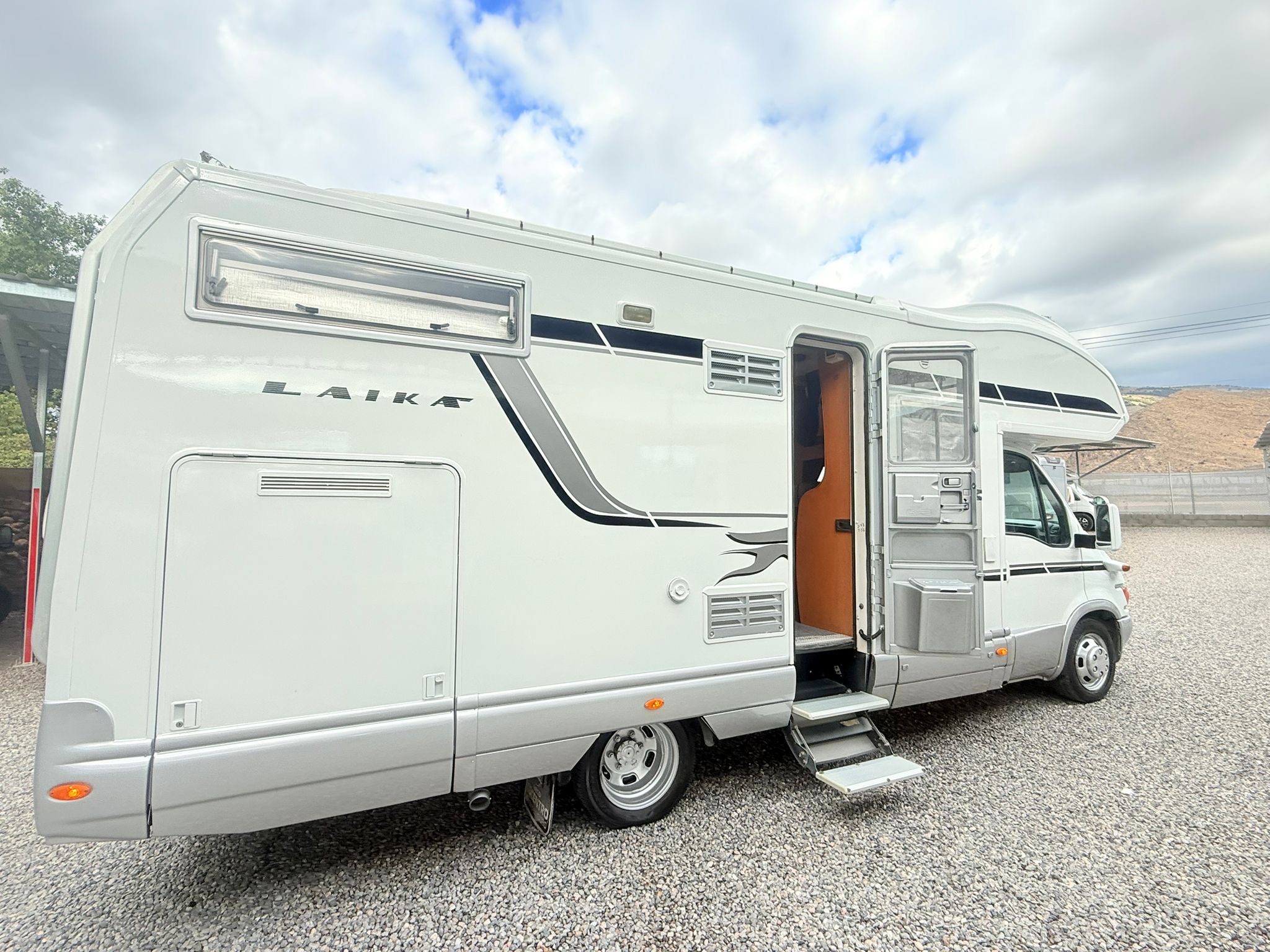 Autocaravana garaje XXL doble cama matrimonio - Imagen 3