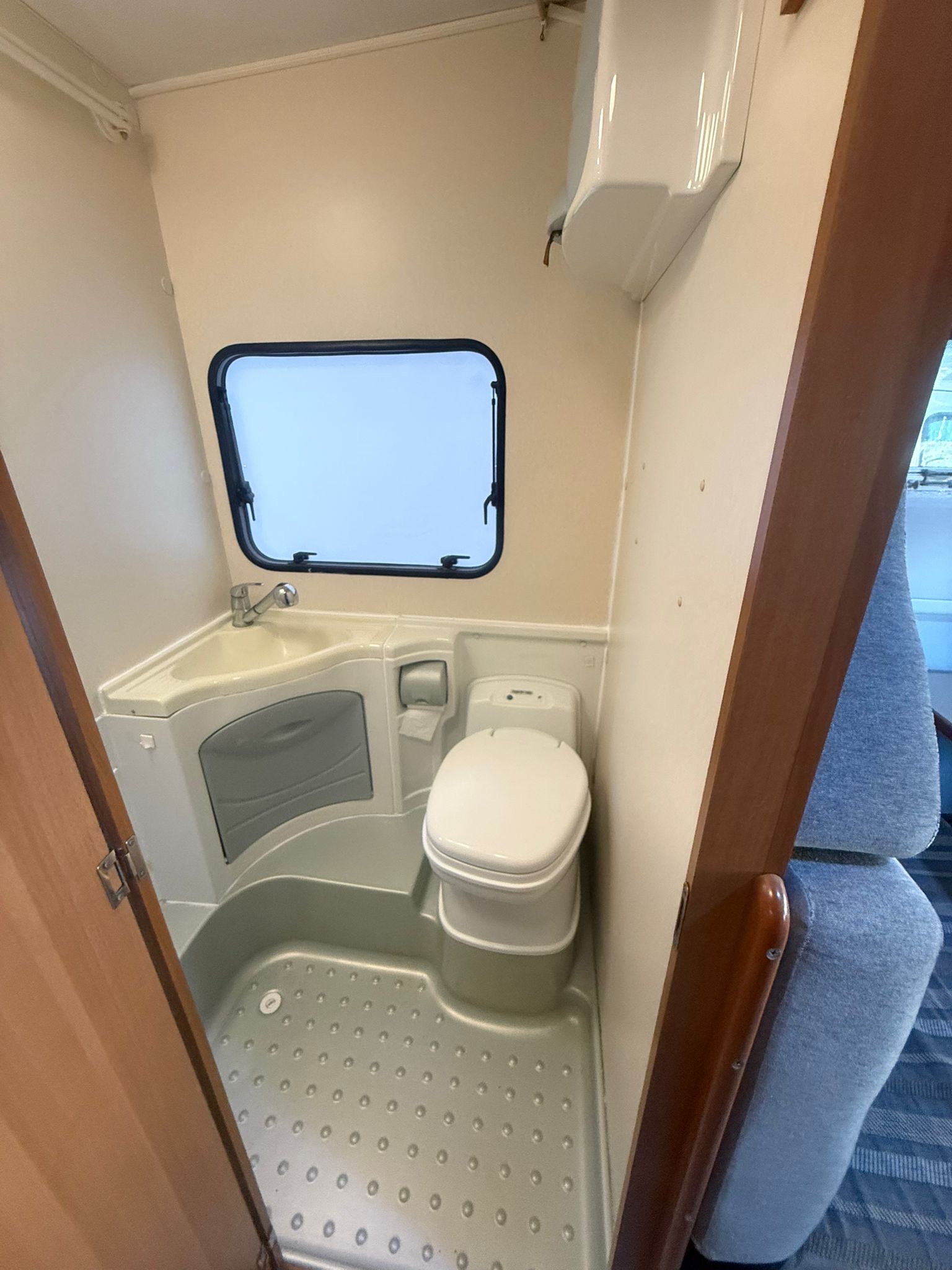 Autocaravana capuchina 5 metros - Imagen 7
